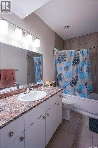 304 3Rd Street E, Saskatoon, SK - Indoor Photo Showing Bathroom