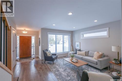 304 3Rd Street E, Saskatoon, SK - Indoor Photo Showing Living Room