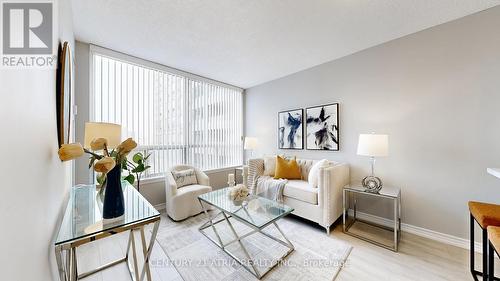 719 - 9015 Leslie Street, Richmond Hill, ON - Indoor