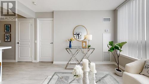 719 - 9015 Leslie Street, Richmond Hill, ON - Indoor