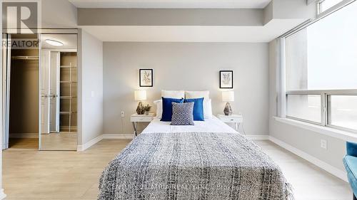 719 - 9015 Leslie Street, Richmond Hill, ON - Indoor Photo Showing Bedroom