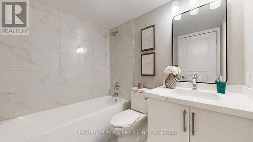 719 - 9015 Leslie Street, Richmond Hill, ON - Indoor Photo Showing Bathroom
