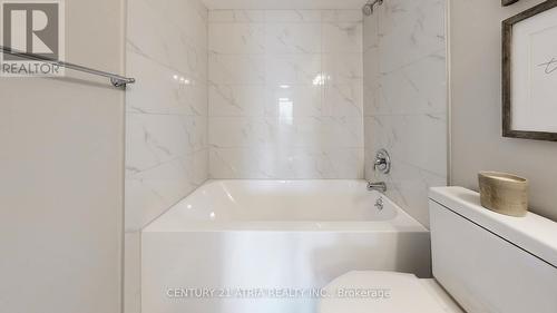 719 - 9015 Leslie Street, Richmond Hill, ON - Indoor Photo Showing Bathroom