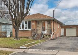 103 FITZGIBBON AVENUE E  Toronto, ON M1K 4A4