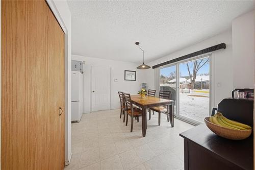 82 Willowmeade Cr, Winnipeg, MB 