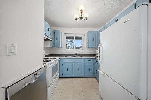 82 Willowmeade Cr, Winnipeg, MB 