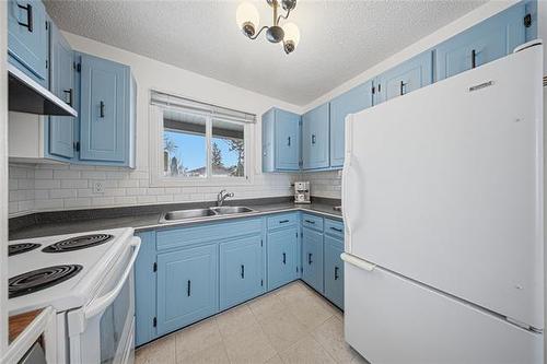 82 Willowmeade Cr, Winnipeg, MB 