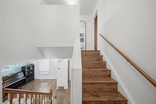 82 Willowmeade Cr, Winnipeg, MB 