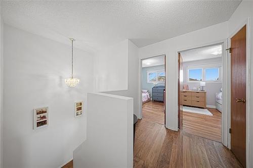 82 Willowmeade Cr, Winnipeg, MB 