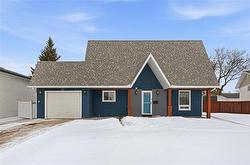 82 Willowmeade CR  Winnipeg, MB R2M 4P3
