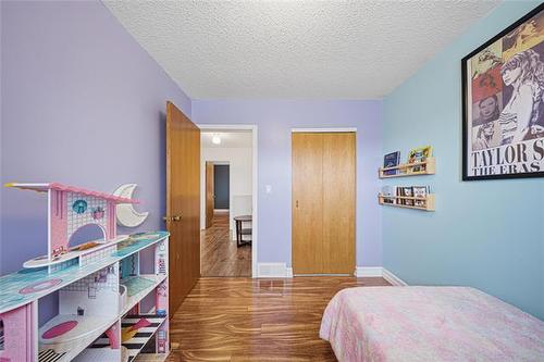 82 Willowmeade Cr, Winnipeg, MB 