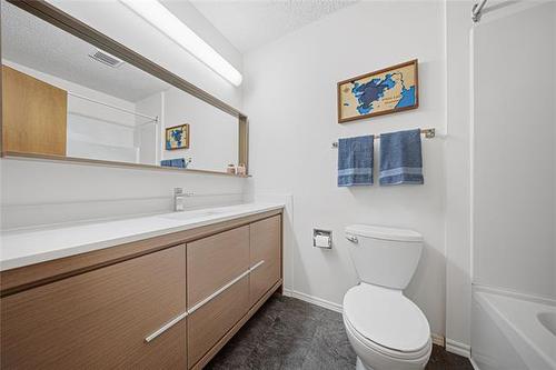 82 Willowmeade Cr, Winnipeg, MB 