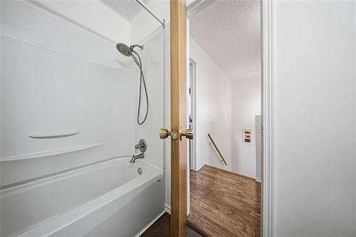 82 Willowmeade Cr, Winnipeg, MB 