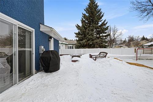 82 Willowmeade Cr, Winnipeg, MB 