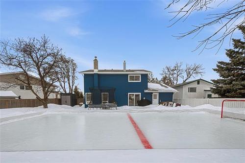 82 Willowmeade Cr, Winnipeg, MB 