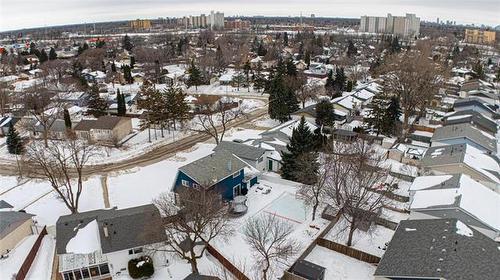 82 Willowmeade Cr, Winnipeg, MB 