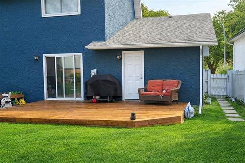 82 Willowmeade Cr, Winnipeg, MB 