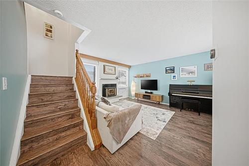 82 Willowmeade Cr, Winnipeg, MB 