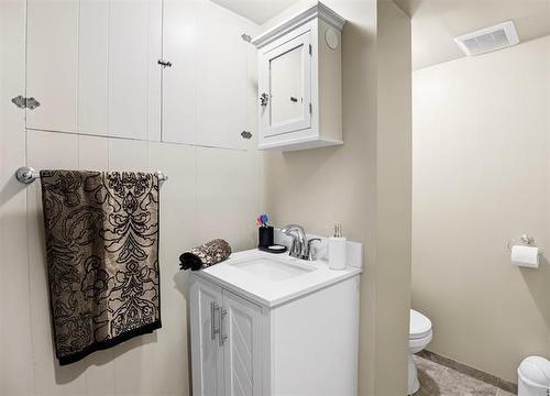 960 Kimberly Ave, Winnipeg, MB 