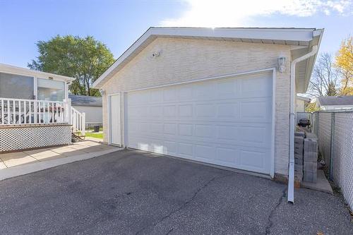 960 Kimberly Ave, Winnipeg, MB 