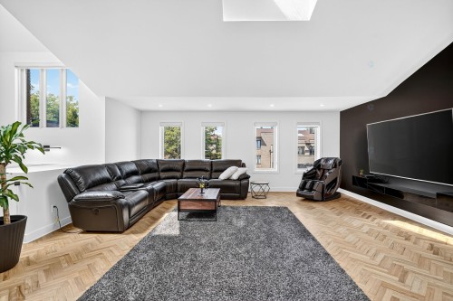 Salle familiale - 1623 Rue Michel-Gamelin, Laval (Vimont), QC - Indoor