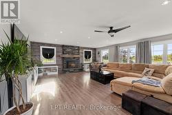 Livng Room - 