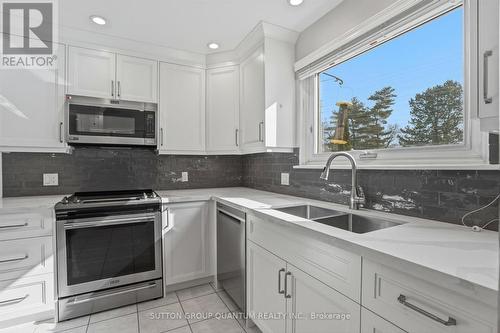 1814 Barsuda Drive, Mississauga, ON - Indoor Photo Showing Kitchen With Stainless Steel Kitchen With Double Sink With Upgraded Kitchen