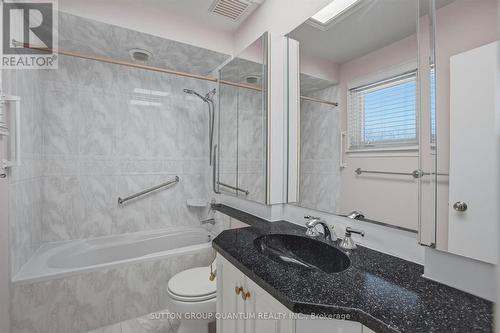 1814 Barsuda Drive, Mississauga, ON - Indoor Photo Showing Bathroom