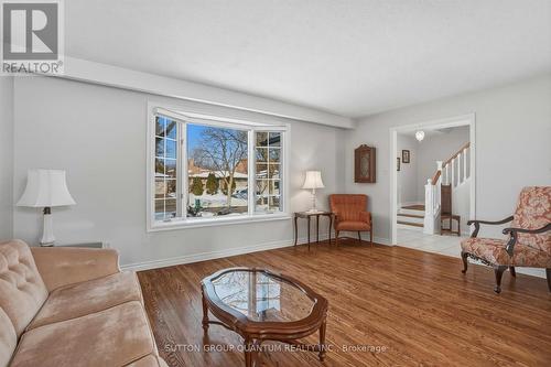 1814 Barsuda Drive, Mississauga, ON - Indoor Photo Showing Living Room