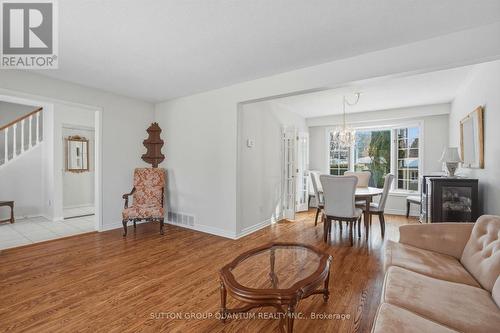 1814 Barsuda Drive, Mississauga, ON - Indoor Photo Showing Living Room