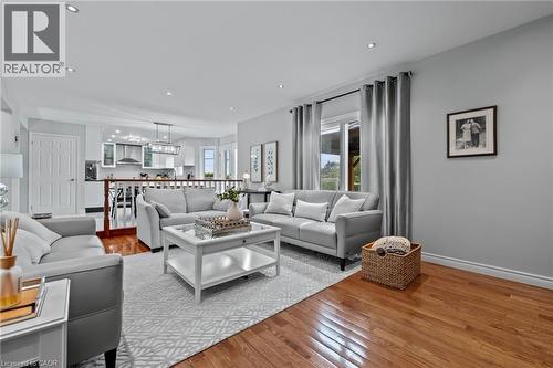 1 Brown Avenue, Cambridge, ON - Indoor Photo Showing Living Room