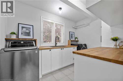 1 Brown Avenue, Cambridge, ON - Indoor Photo Showing Kitchen