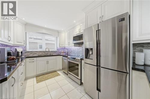 1149 Dowland Crescent, Burlington, ON - Indoor Photo Showing Kitchen With Upgraded Kitchen
