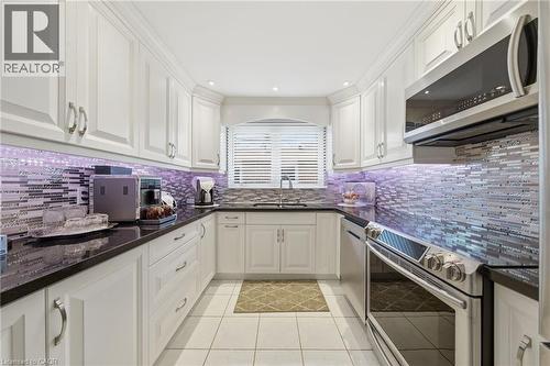 1149 Dowland Crescent, Burlington, ON - Indoor Photo Showing Kitchen With Upgraded Kitchen