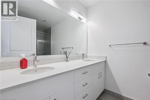 15 Glebe Street Unit# 902, Cambridge, ON - Indoor Photo Showing Bathroom