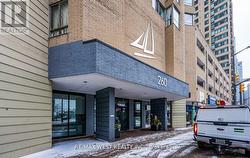 1301 - 260 QUEENS QUAY W  Toronto, ON M5J 2N3