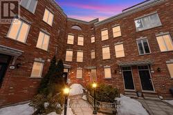 14 FAIRHEAD MEWS  Toronto, ON M4E 3Y4
