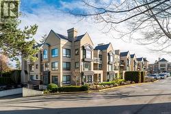 306 3969 Shelbourne St  Saanich, BC V8N 6J5