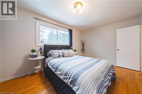 21 Lynwood Road, Hamilton, ON - Indoor Photo Showing Bedroom