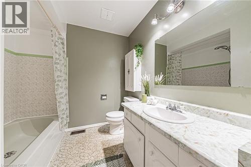 21 Lynwood Road, Hamilton, ON - Indoor Photo Showing Bathroom