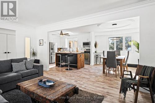 74 Inwood Crescent, Kitchener, ON - Indoor Photo Showing Living Room