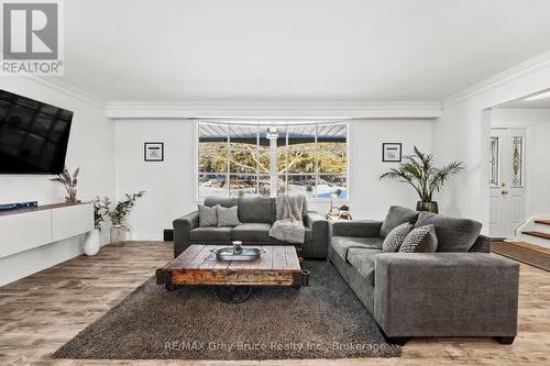 Living Room - 74 Inwood Crescent, Kitchener, ON - Indoor Photo Showing Living Room