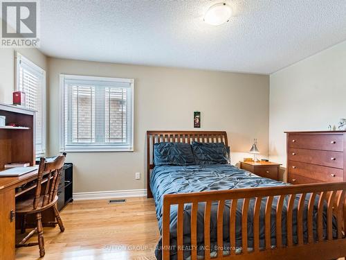 5437 Middleport Crescent, Mississauga, ON - Indoor Photo Showing Bedroom