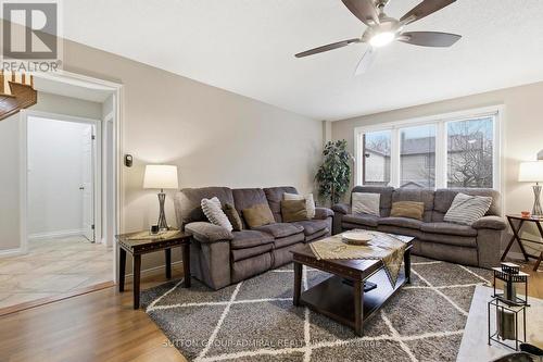 47 Sandy Drive, Hamilton, ON - Indoor Photo Showing Living Room