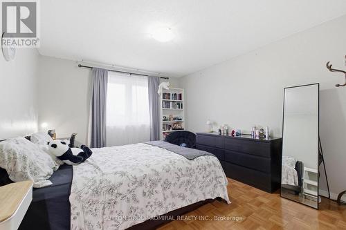 47 Sandy Drive, Hamilton, ON - Indoor Photo Showing Bedroom