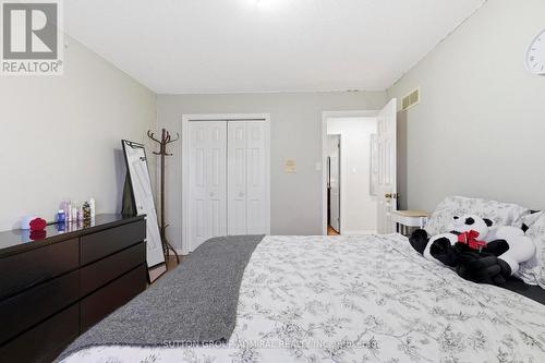 47 Sandy Drive, Hamilton, ON - Indoor Photo Showing Bedroom
