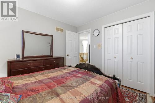 47 Sandy Drive, Hamilton, ON - Indoor Photo Showing Bedroom
