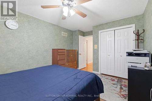 47 Sandy Drive, Hamilton, ON - Indoor Photo Showing Bedroom