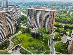 1605 - 260 SCARLETT ROAD  Toronto, ON M6N 4X6