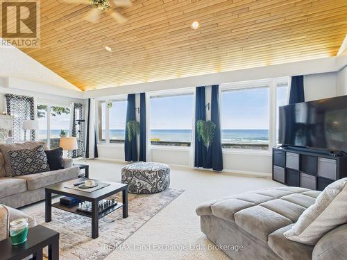 147 Goderich Street, Kincardine, ON - Indoor Photo Showing Living Room